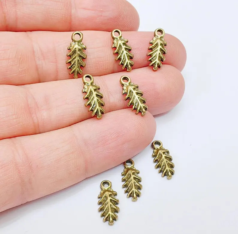 5 Oak Charms, Leaf Charms, Minimalist Boho Charm, Earring Charms, Dangle Pendant, Necklace Parts, Antique Bronze Plated 15x6mm G37124