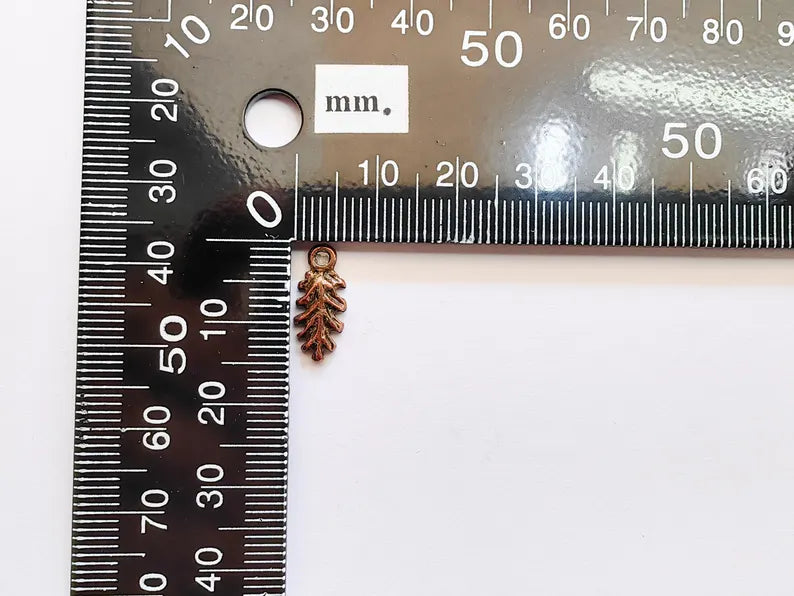 5 Oak Charms, Leaf Charms, Minimalist Boho Charm, Earring Charms, Dangle Pendant, Necklace Parts, Antique Copper Plated 15x6mm G37127