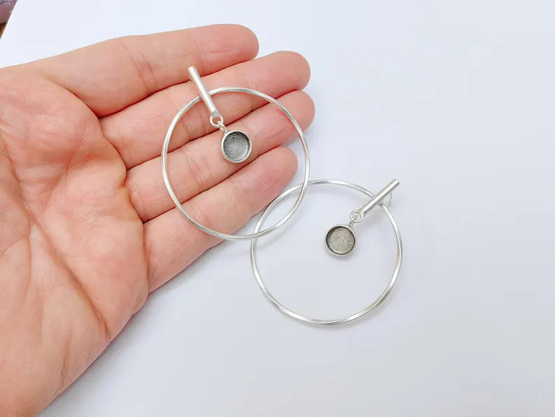 Minimalist Circle Drop Earrings, Antique Silver Plated Geometric Hoops with Small Bezel Charm, Modern Lightweight Jewelry 10mm blank G37139