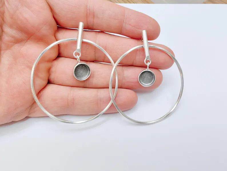 Minimalist Circle Drop Earrings, Antique Silver Plated Geometric Hoops with Small Bezel Charm, Modern Lightweight Jewelry 10mm blank G37139