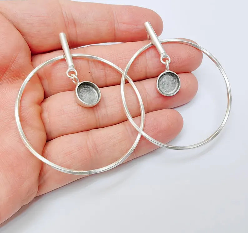 Minimalist Circle Drop Earrings, Antique Silver Plated Geometric Hoops with Small Bezel Charm, Modern Lightweight Jewelry 10mm blank G37139