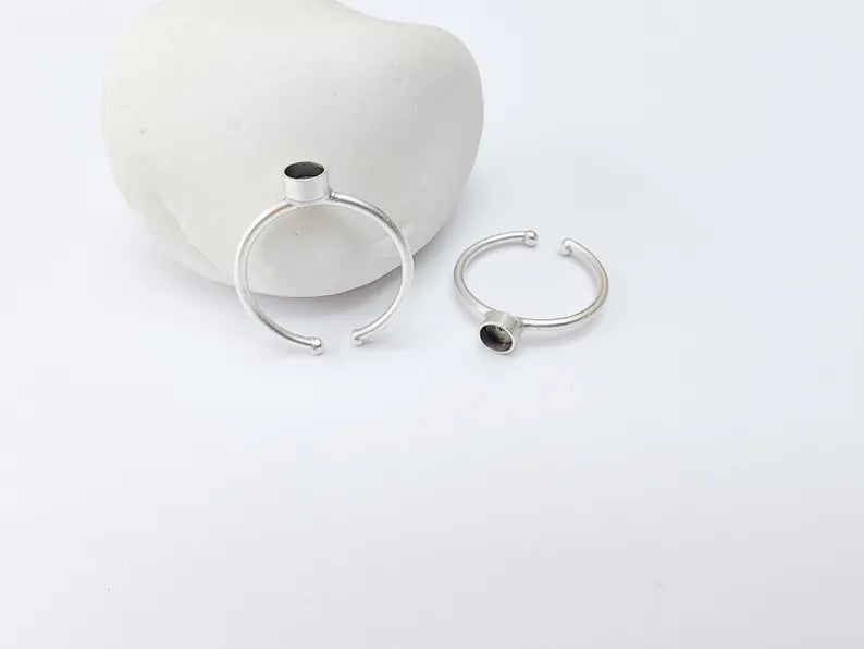 Round Ring Blank Setting, Tiny Cabochon Mounting, Resin Ring Base, Inlay Ring Bezel Cup, Adjustable Antique Silver Plated Brass 4mm G37147