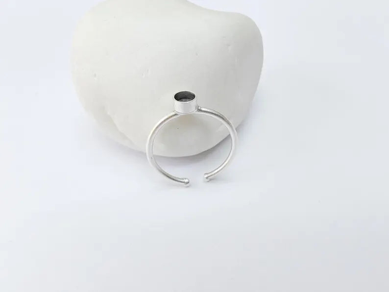 Round Ring Blank Setting, Tiny Cabochon Mounting, Resin Ring Base, Inlay Ring Bezel Cup, Adjustable Antique Silver Plated Brass 4mm G37147