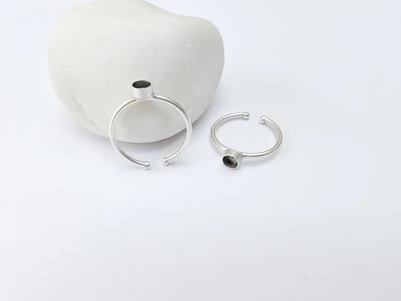 Round Ring Blank Setting, Tiny Cabochon Mounting, Resin Ring Base, Inlay Ring Bezel Cup, Adjustable Antique Silver Plated Brass 4mm G37147