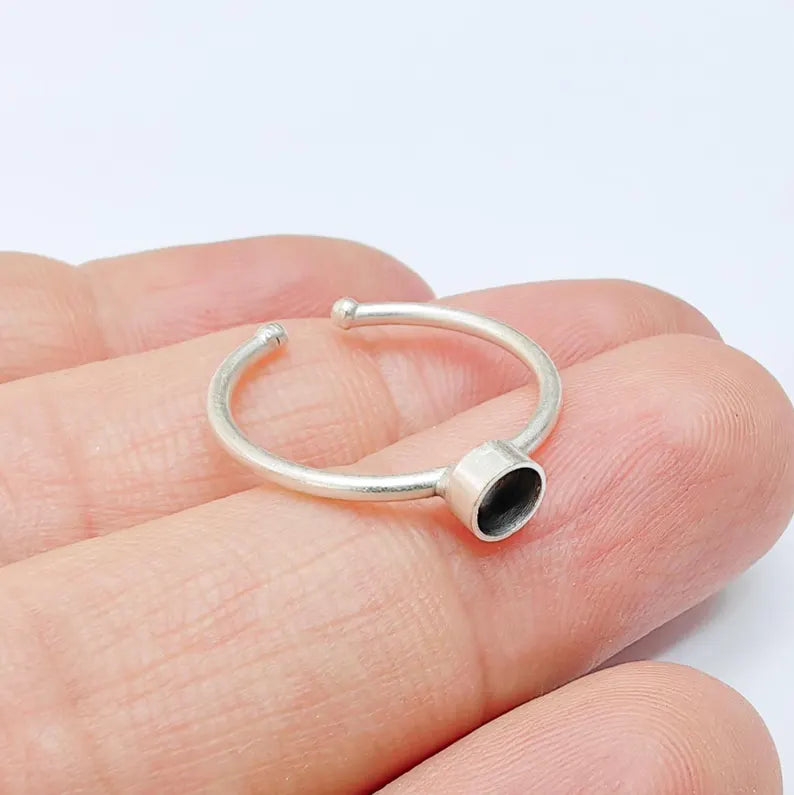 Round Ring Blank Setting, Tiny Cabochon Mounting, Resin Ring Base, Inlay Ring Bezel Cup, Adjustable Antique Silver Plated Brass 4mm G37147