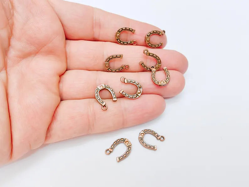 10 Horseshoe charms Antique copper plated charms (15x12mm) G37149