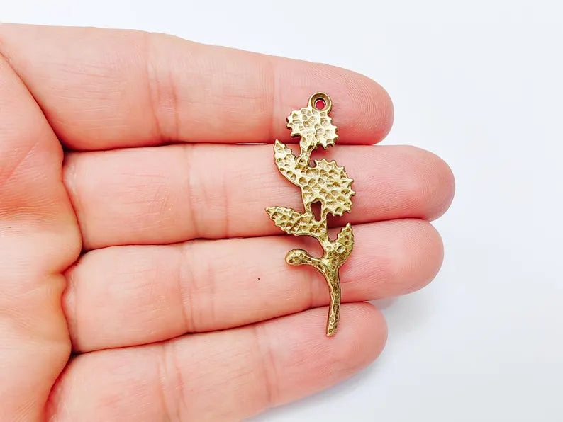 Flower Branch Pendant, Botanical Charm, Daisy Floral Necklace Supply, Nature Inspired Jewelry Making, Antique Bronze Plated 46x17mm G37150