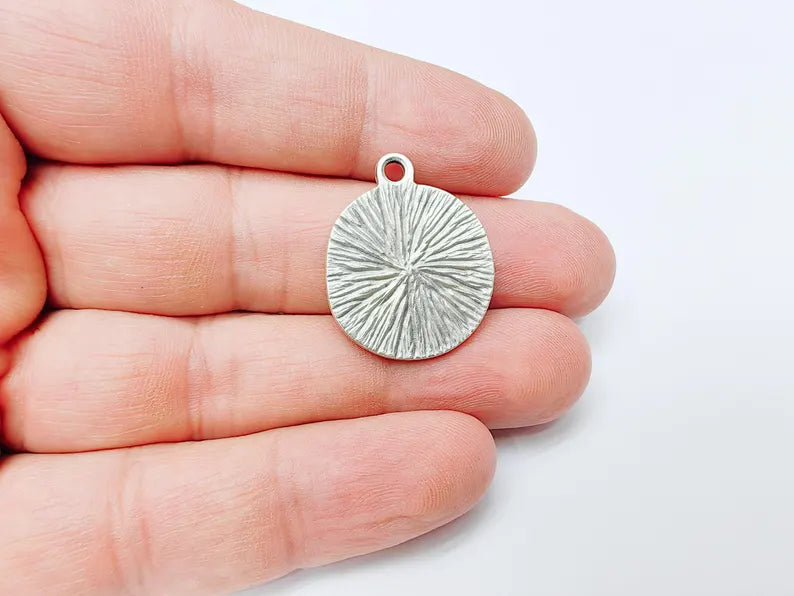 Oak Leaf and Acorn Charm Pendant, Forest Nature Charm, Botanical Jewelry Supply, Rustic Earring Charms, Antique Silver Plated 27x22mm G37160