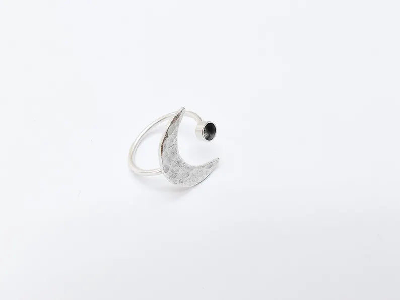 Hammered Crescent Ring Settings, Moon Ring Bezels, Resin Blanks, Cabochon Frames Base Mountings, Antique Silver Plated Brass (4mm) G37172