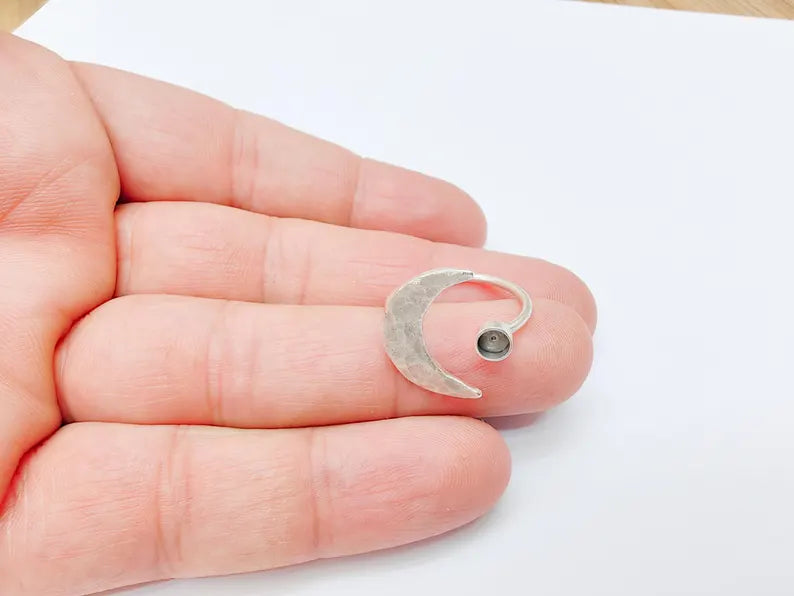Hammered Crescent Ring Settings, Moon Ring Bezels, Resin Blanks, Cabochon Frames Base Mountings, Antique Silver Plated Brass (4mm) G37172