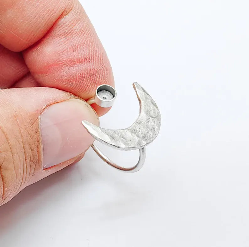 Hammered Crescent Ring Settings, Moon Ring Bezels, Resin Blanks, Cabochon Frames Base Mountings, Antique Silver Plated Brass (4mm) G37172