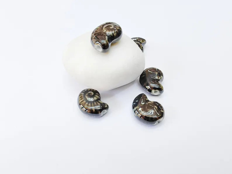 Black Porcelain Nautilus Beads, Ceramic Shell Bead, Summer Sea Bead, Ocean Jewelry Supply, Beach Theme Beads, Ammonite Beads 20x16mm G37175