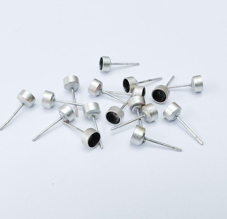 Earring Stud Base Blank Base, Earring Post, Ear Setting Resin Bezel, Cabochon Mounting, Antique Silver Plated Brass (4mm blanks) G37178