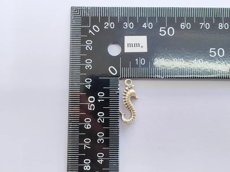 4 Seahorse Charm, Silver Ocean Pendant, Beach Jewelry Supply, Nautical Boho Charm, Sea Life Pendant, Antique Silver Plated 22x8mm G37179