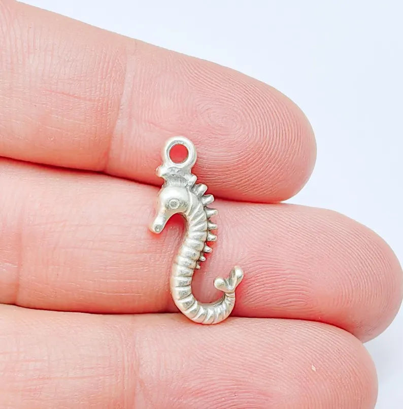 4 Seahorse Charm, Silver Ocean Pendant, Beach Jewelry Supply, Nautical Boho Charm, Sea Life Pendant, Antique Silver Plated 22x8mm G37179
