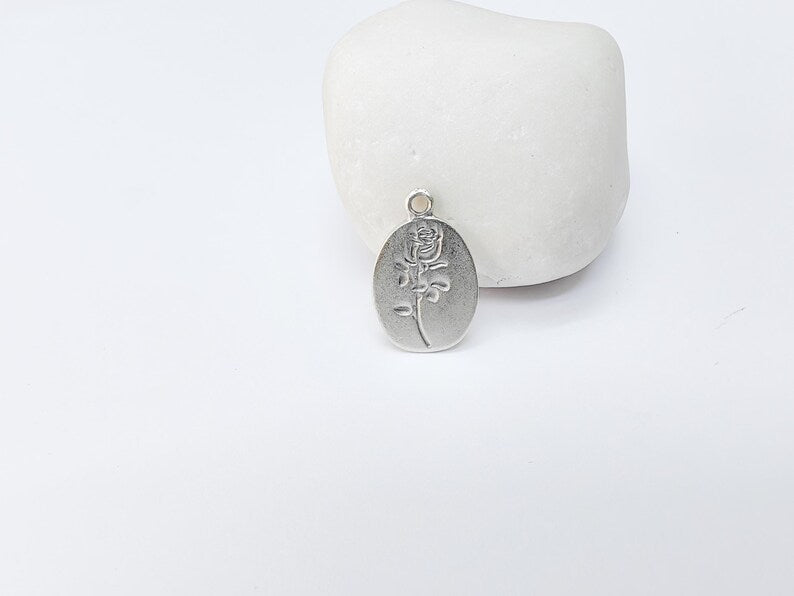 4 Rose Oval Charm, Embossed Flower Pendant,Floral Oval Tag for Bracelet and Necklace, Romantic Jewelry, Antique Silver Plated 22x14mm G37188