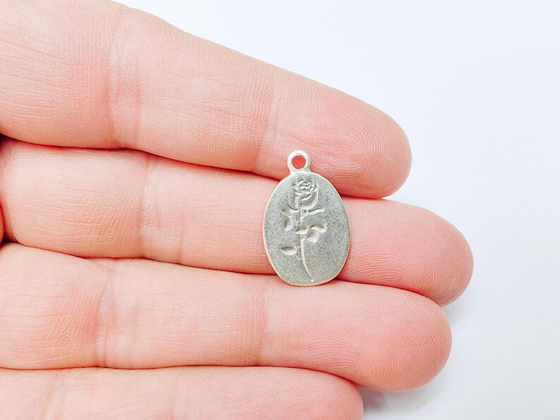 4 Rose Oval Charm, Embossed Flower Pendant,Floral Oval Tag for Bracelet and Necklace, Romantic Jewelry, Antique Silver Plated 22x14mm G37188