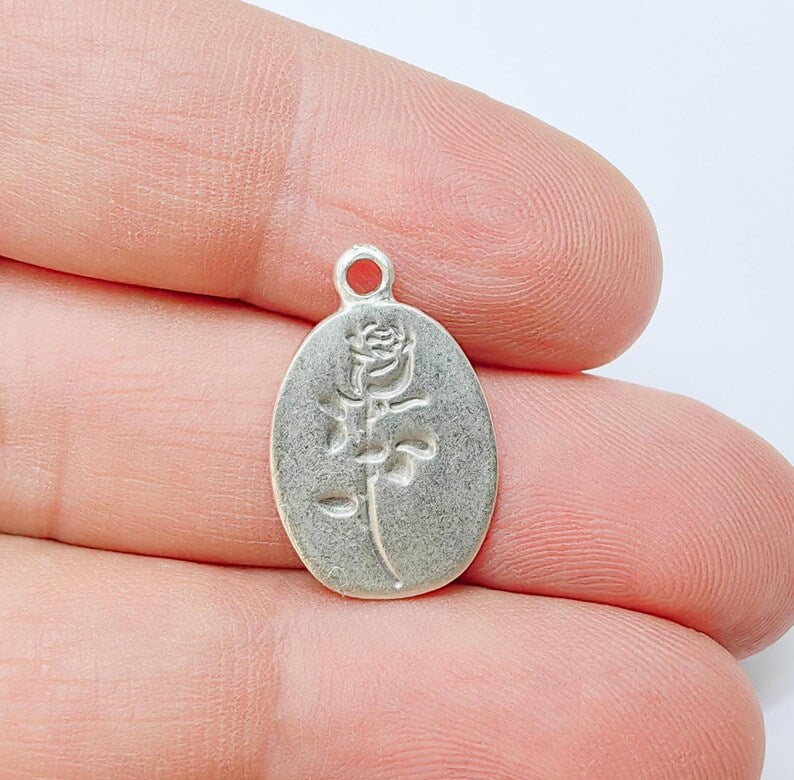 4 Rose Oval Charm, Embossed Flower Pendant,Floral Oval Tag for Bracelet and Necklace, Romantic Jewelry, Antique Silver Plated 22x14mm G37188