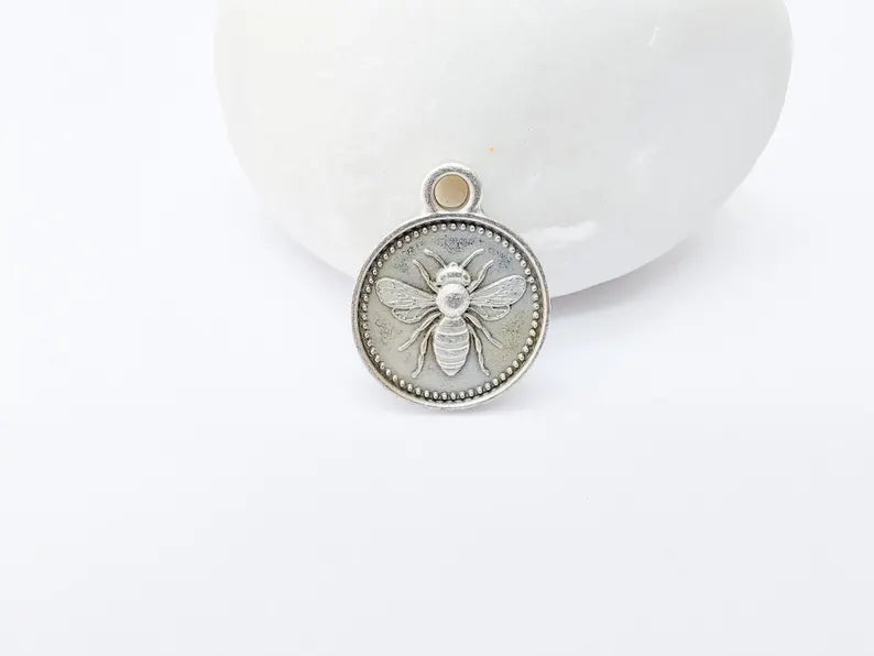 5 Bee Charms, Double Sided Pendant, Reversible Earring Charm, Boho Bracelet Charms, Nature Insect Charm, Antique Silver Plated 17x13mm G37207