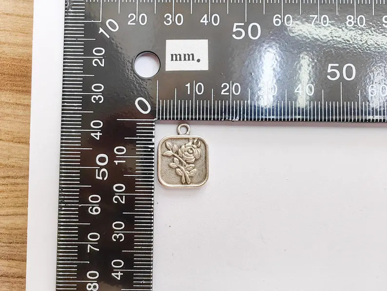 4 Rose Square Charm, Embossed Flower Pendant, Floral Oval Tag for Bracelet or Necklace, Romantic Jewelry, Antique Silver Plated 18x14mm G37214