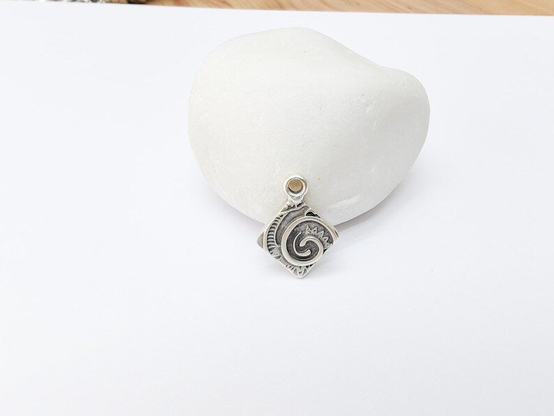 4 Square Tribal Spiral Charm, Abstract Swirl Pendant, Geometric Jewelry Component, Boho Ethnic Charms, Antique Silver Plated 20x15mm G37222