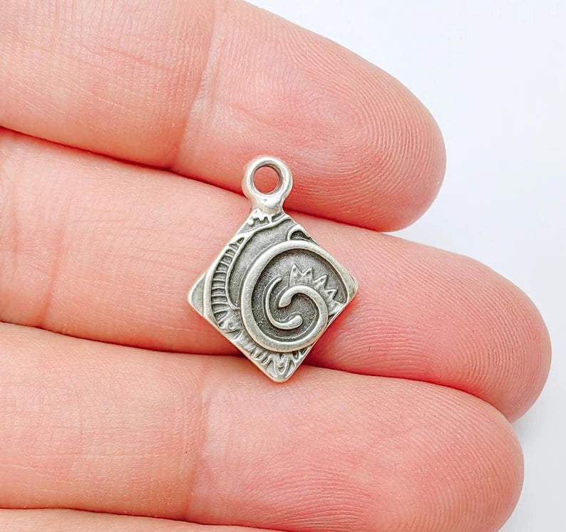 4 Square Tribal Spiral Charm, Abstract Swirl Pendant, Geometric Jewelry Component, Boho Ethnic Charms, Antique Silver Plated 20x15mm G37222