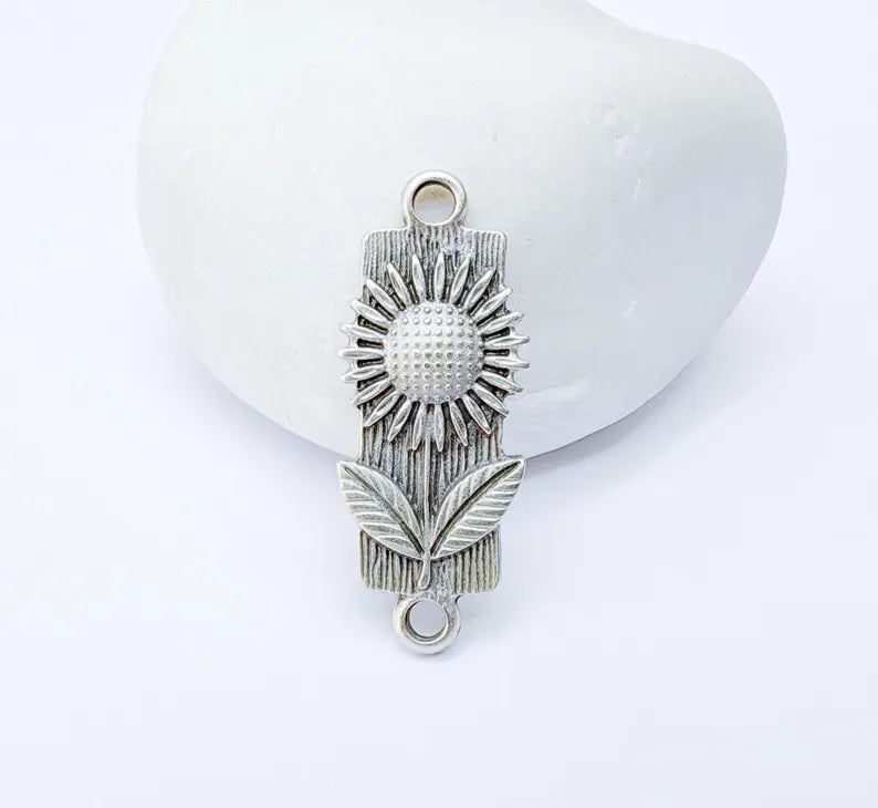2 Sunflower Charm Connector , Floral Pendant, Herb Earring Charms, Sunflower Dangle Necklace Part, Antique Silver Plated 32x12mm G37212