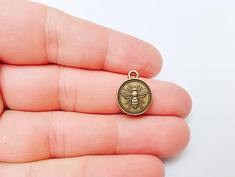 5 Bee Charms, Double Sided Pendant, Reversible Earring Charm, Boho Bracelet Charms, Nature Insect Charm, Antique Bronze Plated 17x13mm G37267