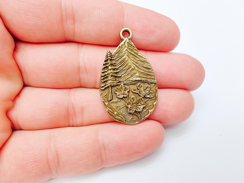 Mountain Flower Pendant, Nature Boho Charm, Rustic Outdoor Necklace, Wildflower Adventure, Antique Bronze Plated Zamac 39x23mm G37280