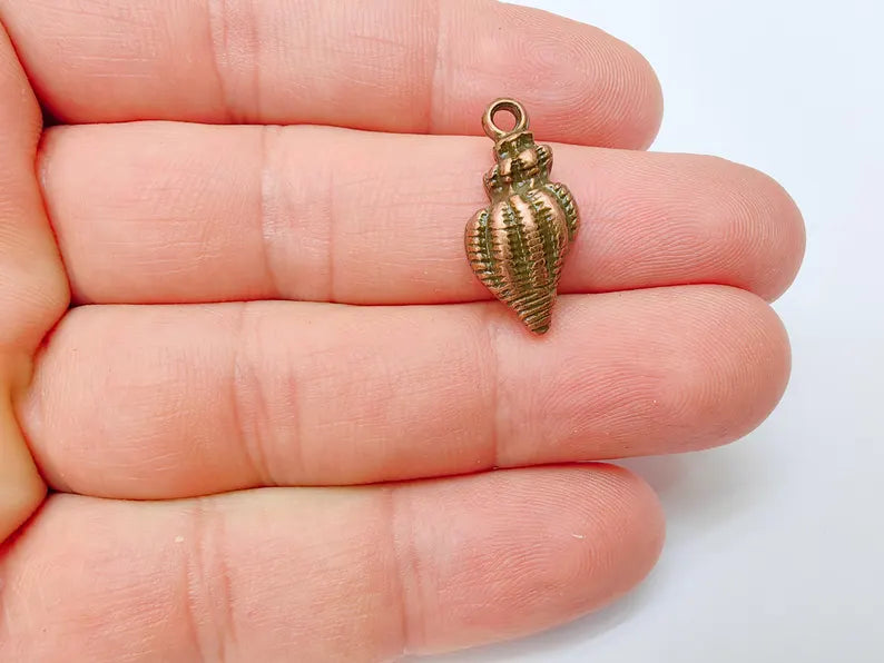 4 Conch Shell Charm Pendant, Sea Shell Beach Jewelry Supply, Ocean Boho Charm, Marine Nautical Pendant, Antique Copper Plated 23x10mm G37284