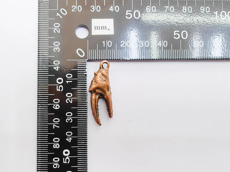 Crab Claw Pendant, Ocean Themed Charm, Realistic Lobster Claw, Rustic Nautical Jewelry Supplies, Antique Copper Plated 34x12mm G37298