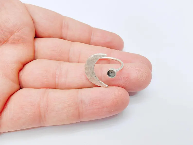 Hammered Crescent Ring Settings, Moon Ring Bezels, Resin Blanks, Cabochon Frames Base Mountings, Antique Silver Plated Brass (4mm) G37172