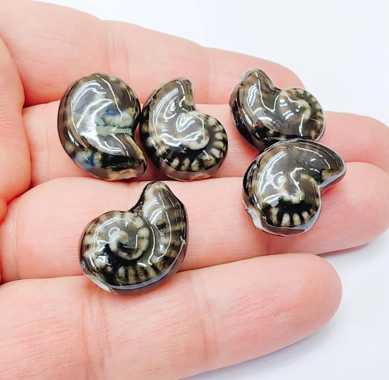 Black Porcelain Nautilus Beads, Ceramic Shell Bead, Summer Sea Bead, Ocean Jewelry Supply, Beach Theme Beads, Ammonite Beads 20x16mm G37175