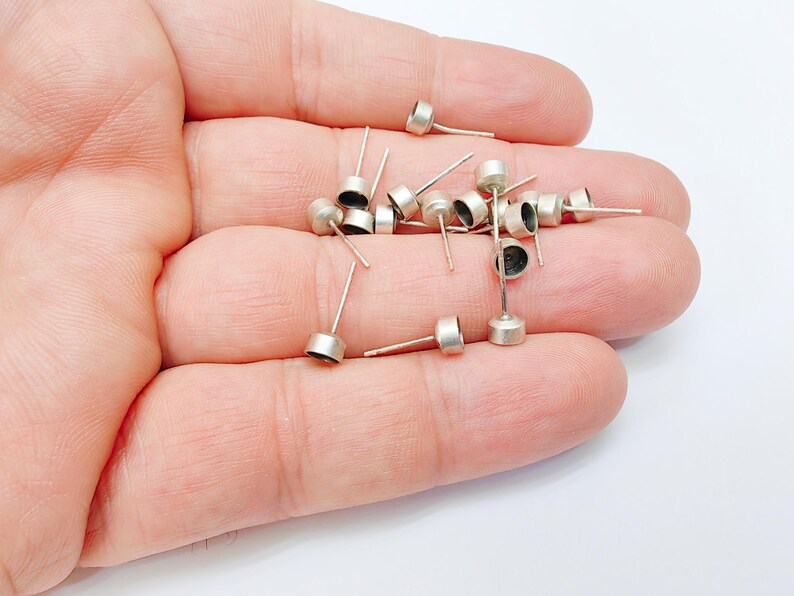 Earring Stud Base Blank Base, Earring Post, Ear Setting Resin Bezel, Cabochon Mounting, Antique Silver Plated Brass (4mm blanks) G37178