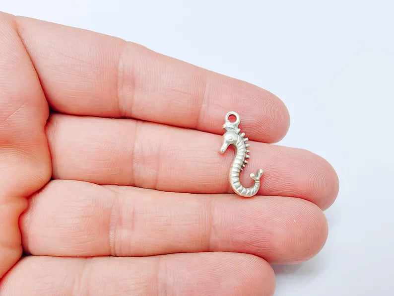 4 Seahorse Charm, Silver Ocean Pendant, Beach Jewelry Supply, Nautical Boho Charm, Sea Life Pendant, Antique Silver Plated 22x8mm G37179