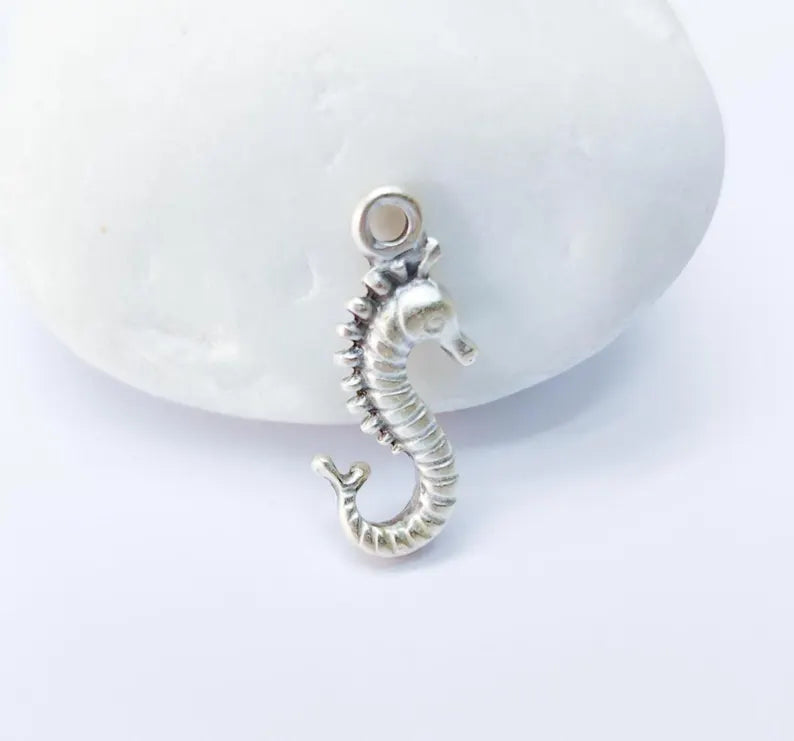 4 Seahorse Charm, Silver Ocean Pendant, Beach Jewelry Supply, Nautical Boho Charm, Sea Life Pendant, Antique Silver Plated 22x8mm G37179