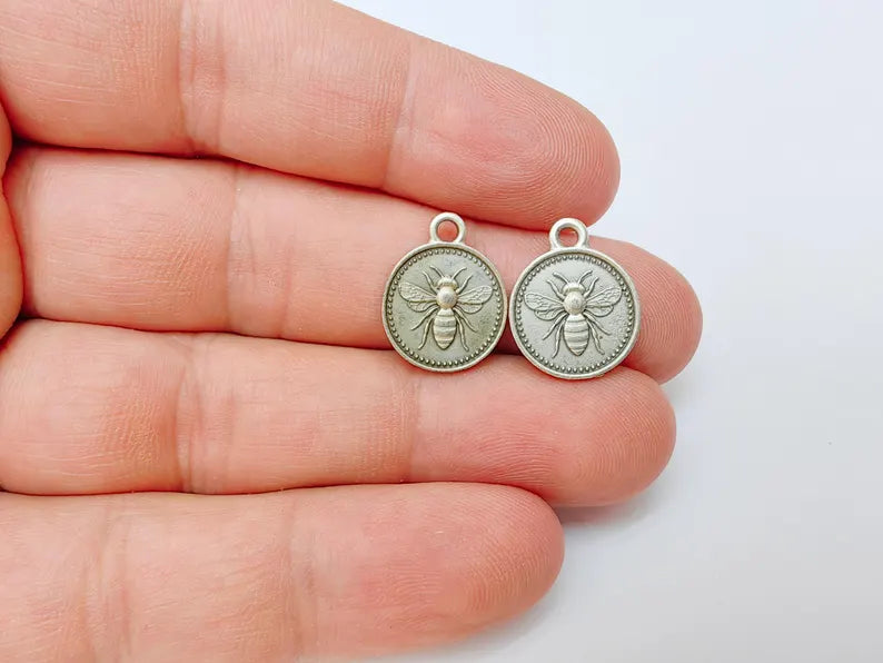 5 Bee Charms, Double Sided Pendant, Reversible Earring Charm, Boho Bracelet Charms, Nature Insect Charm, Antique Silver Plated 17x13mm G37207