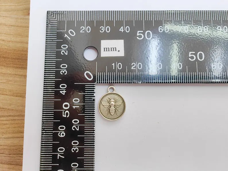 5 Bee Charms, Double Sided Pendant, Reversible Earring Charm, Boho Bracelet Charms, Nature Insect Charm, Antique Silver Plated 17x13mm G37207