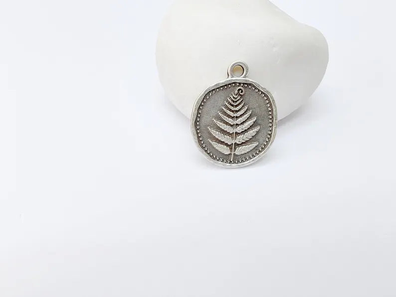 Fern Leaf Pendant Charm, Oval Oval Jewelry, Nature Plant Medallion Necklace, Forest Leaf Earring, Antique Silver Plated 27x22mm G37216