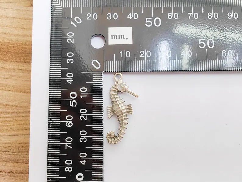 Seahorse Charm, Silver Ocean Pendant, Beach Jewelry Supply, Nautical Boho Charm, Sea Life Pendant, Antique Silver Plated 34x14mm G37225