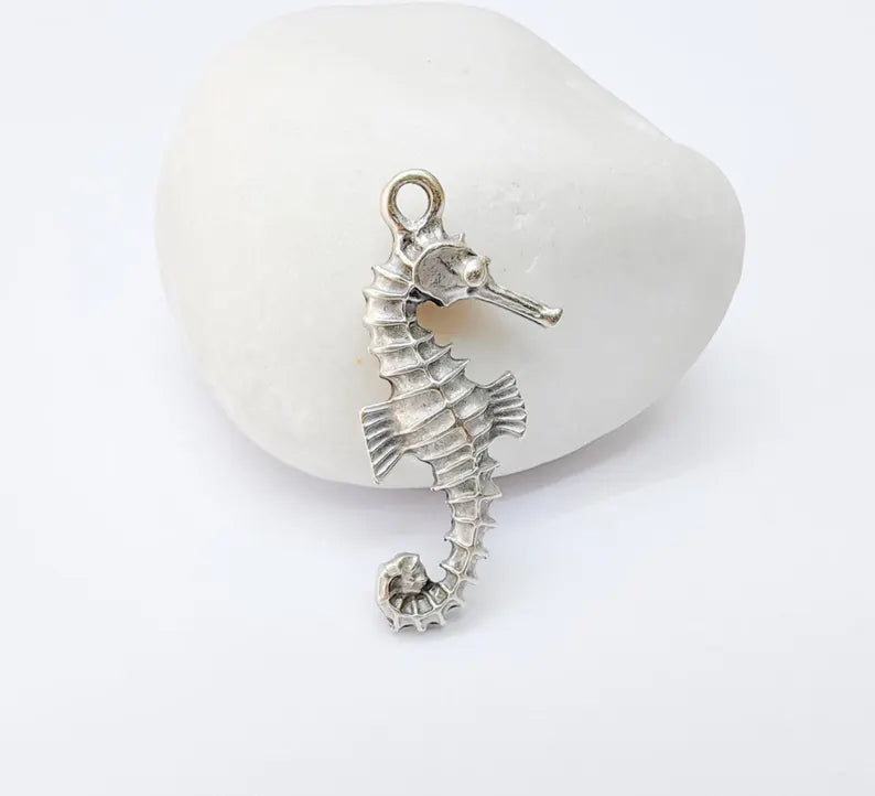 Seahorse Charm, Silver Ocean Pendant, Beach Jewelry Supply, Nautical Boho Charm, Sea Life Pendant, Antique Silver Plated 34x14mm G37225