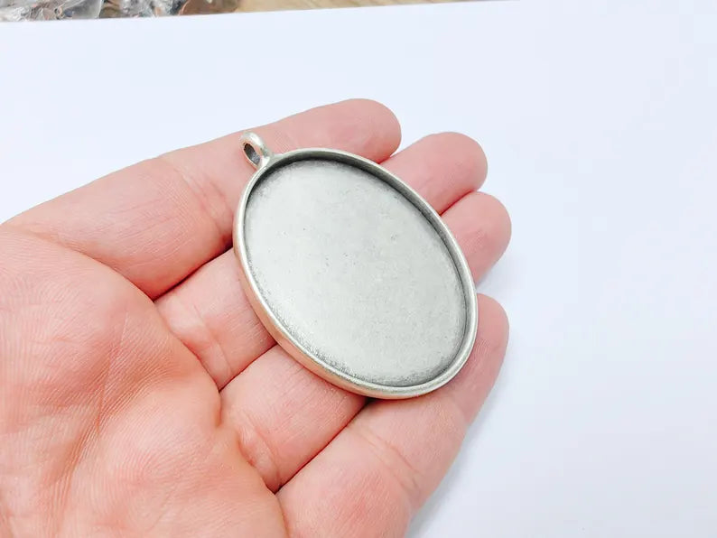 Large Oval Pendant Blanks, Resin Bezel Bases, Mosaic Mountings, Dry flower Frame, Polymer Clay base, Antique Silver Plated( 50x40 mm) G37239