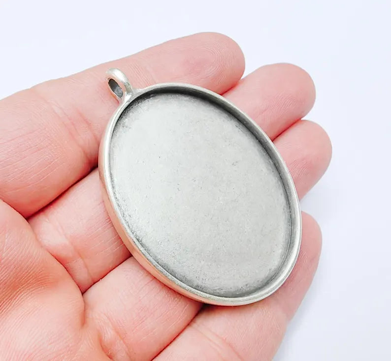 Large Oval Pendant Blanks, Resin Bezel Bases, Mosaic Mountings, Dry flower Frame, Polymer Clay base, Antique Silver Plated( 50x40 mm) G37239