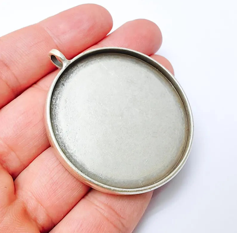 Large Round Pendant Blanks, Resin Bezel Bases, Mosaic Mountings, Dry flower Frame, Polymer Clay base, Antique Silver Plated 50 mm G37305