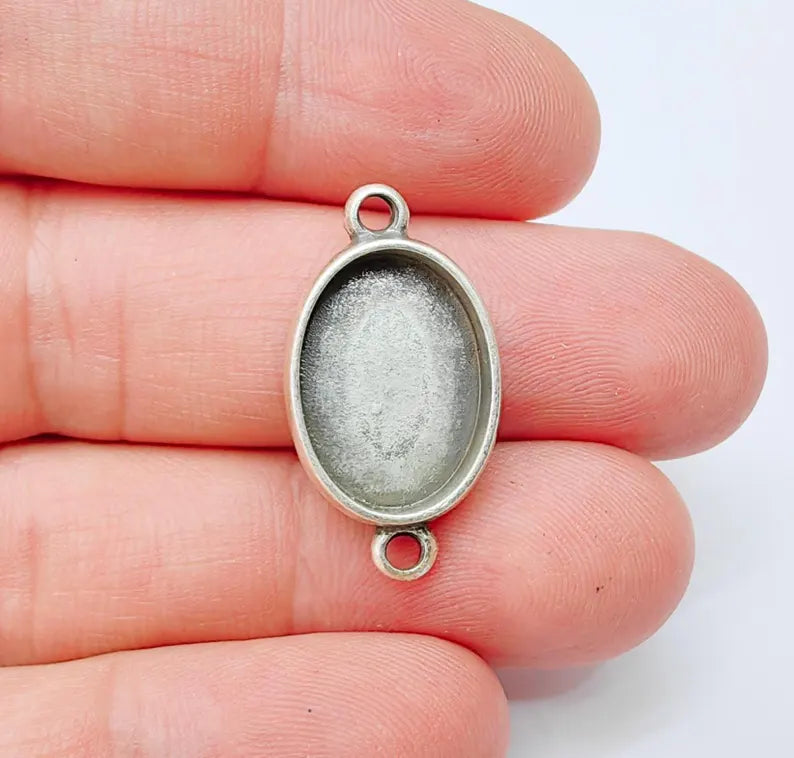 Oval Connector Bezel, Resin Pendant Blank Base, Mosaic Mounting, Dry flower Frame, Polymer Clay base, Antique Silver Plated (18x13mm) G37243