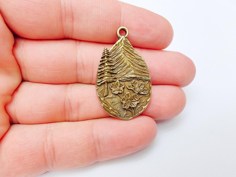Mountain Flower Pendant, Nature Boho Charm, Rustic Outdoor Necklace, Wildflower Adventure, Antique Bronze Plated Zamac 39x23mm G37280