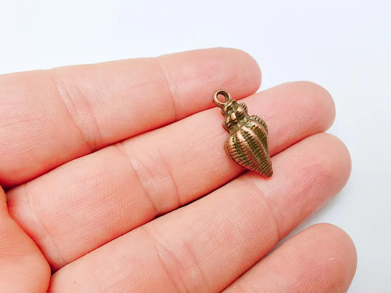 4 Conch Shell Charm Pendant, Sea Shell Beach Jewelry Supply, Ocean Boho Charm, Marine Nautical Pendant, Antique Copper Plated 23x10mm G37284