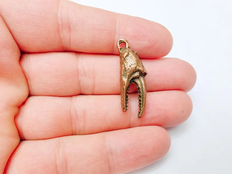 Crab Claw Pendant, Ocean Themed Charm, Realistic Lobster Claw, Rustic Nautical Jewelry Supplies, Antique Copper Plated 34x12mm G37298