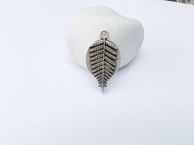 Fern Leaf Charm Pendant, Nature Charm, Botanical Jewelry Supplies, Forest Leaf Necklace, Fern Earring, Antique Silver Plated 34x18mm G37320