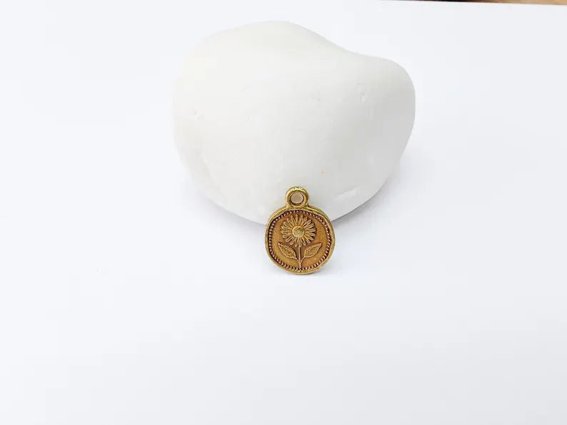 4 Sunflower Flower Charm, Double Sided Botanic Organic Shape Bracelet Charm, Nature Earring, Floral Tag, Antique Bronze Plated 16x13mm G37309